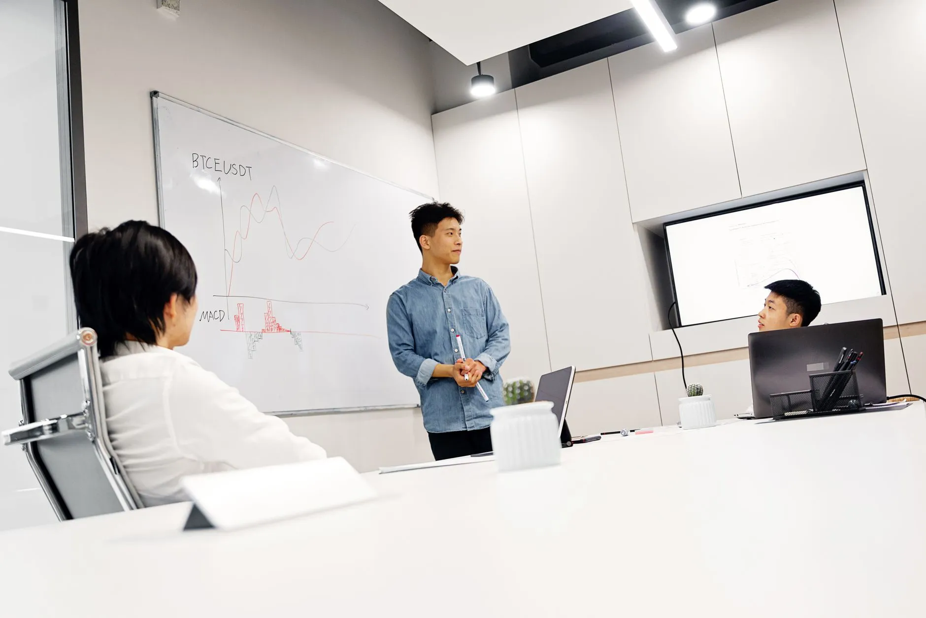 2025年办公设备行业技术升级趋势与打印耗材适配要点分析